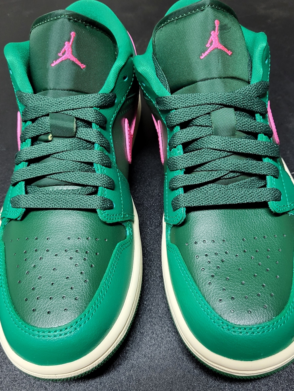 *NEW* Nike Air Jordan 1 Low Malachite Pink Blast DC0774-300 Women's Size 8.5 - Picture 4 of 11